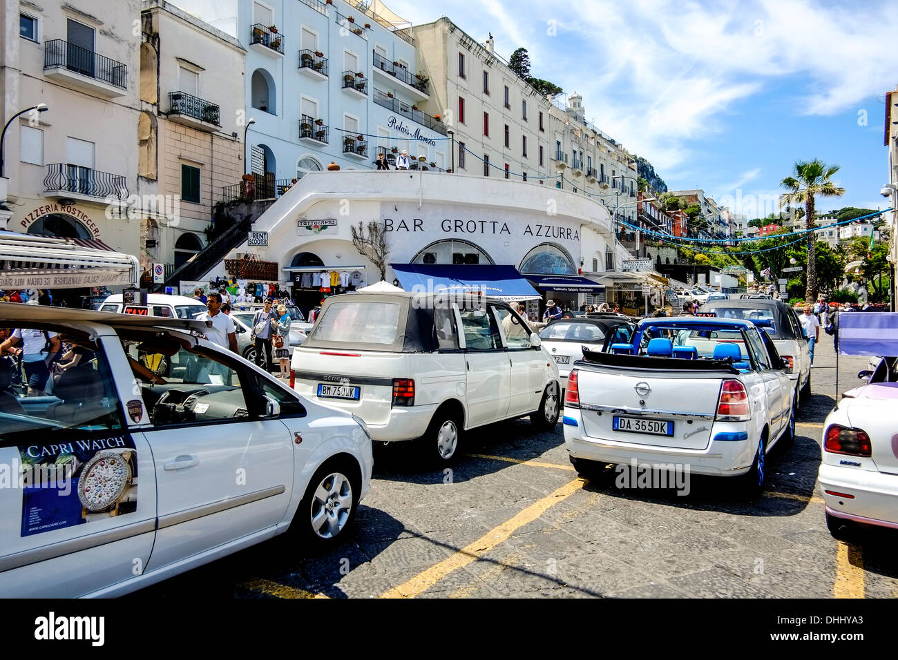 Il traffico nel porto di Marina Grande di Capri, Campania, Italia Foto Stock