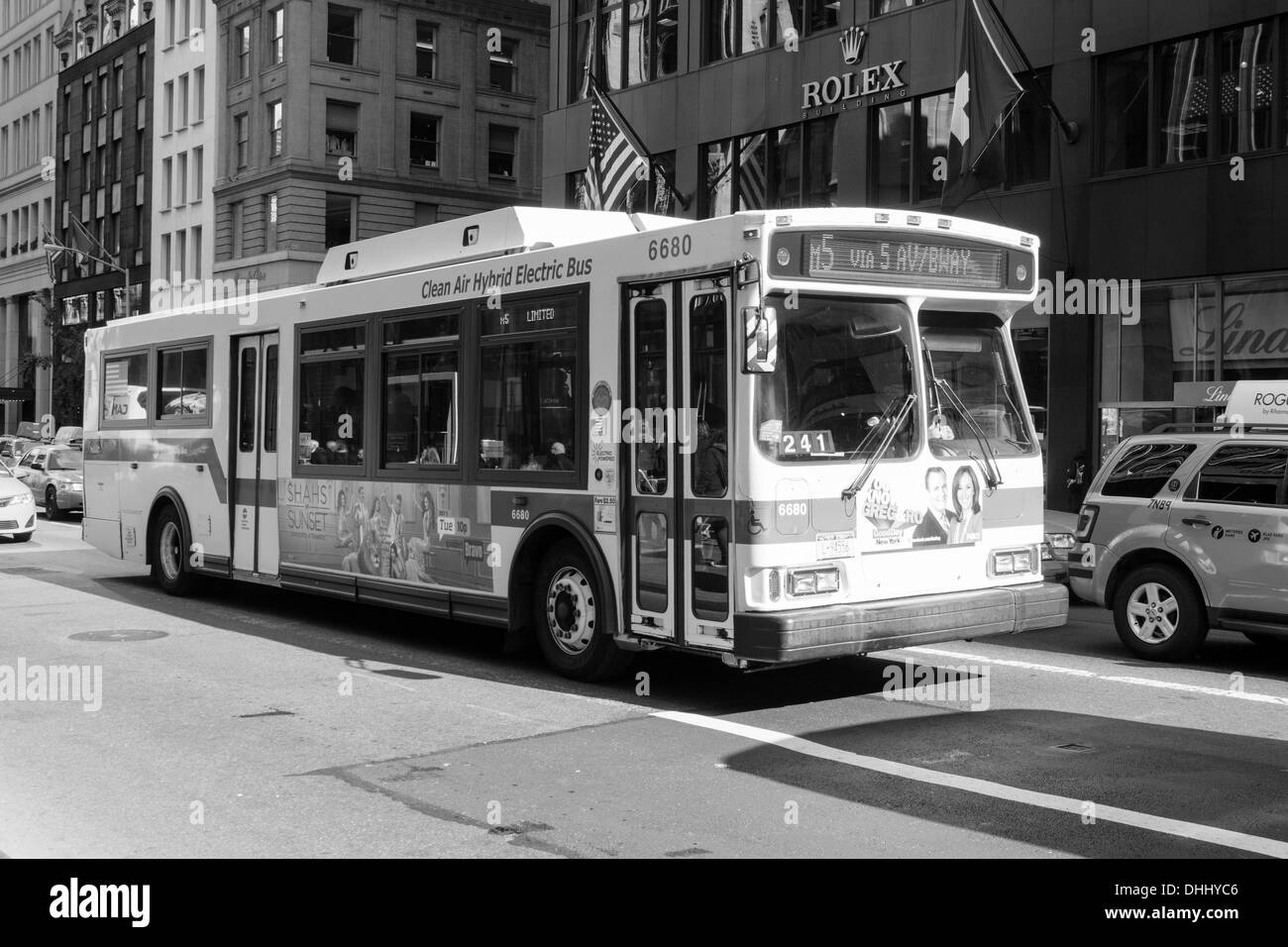 Aria pulita ibrido Bus elettrico, Manhattan, New York City, Stati Uniti d'America. Foto Stock