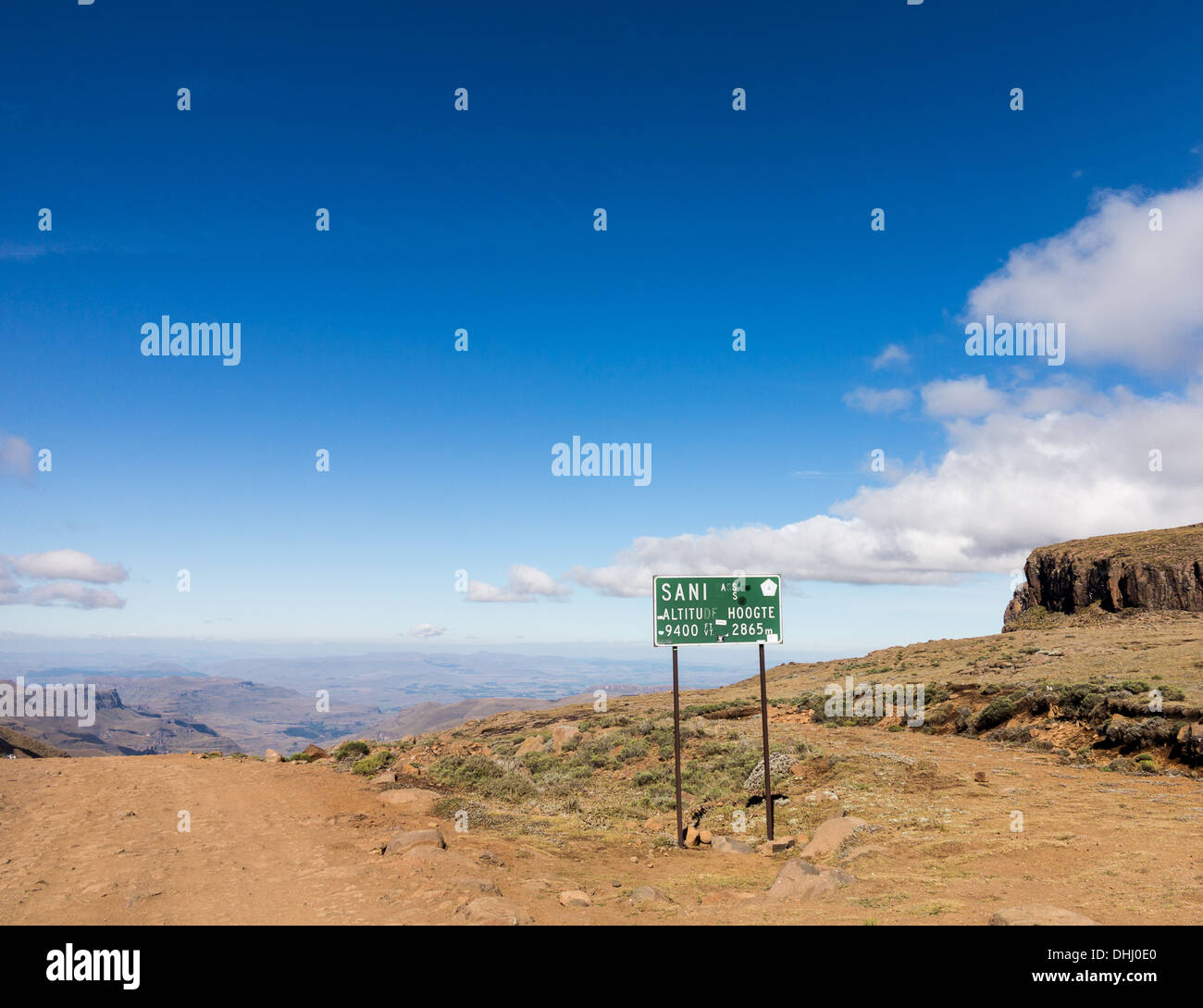 Sani Pass segno posto al vertice del passaggio dal Sud Africa al Lesotho nella provincia di KwaZulu-Natal Foto Stock