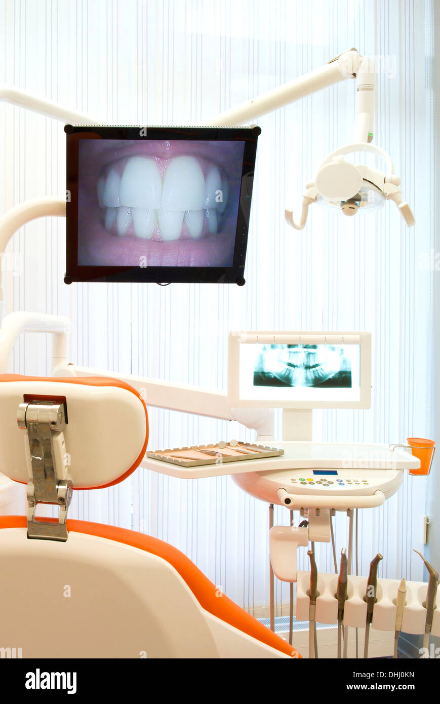 Dental Clinic e monitor di computer con immagini di denti Foto Stock