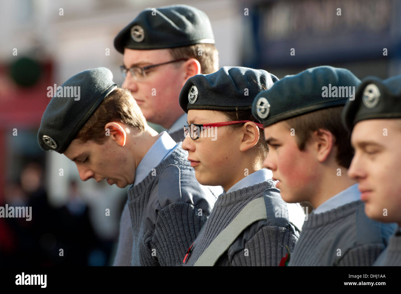 La formazione di aria Corps cadetti a ricordo domenica parade, Leamington Spa, Regno Unito Foto Stock