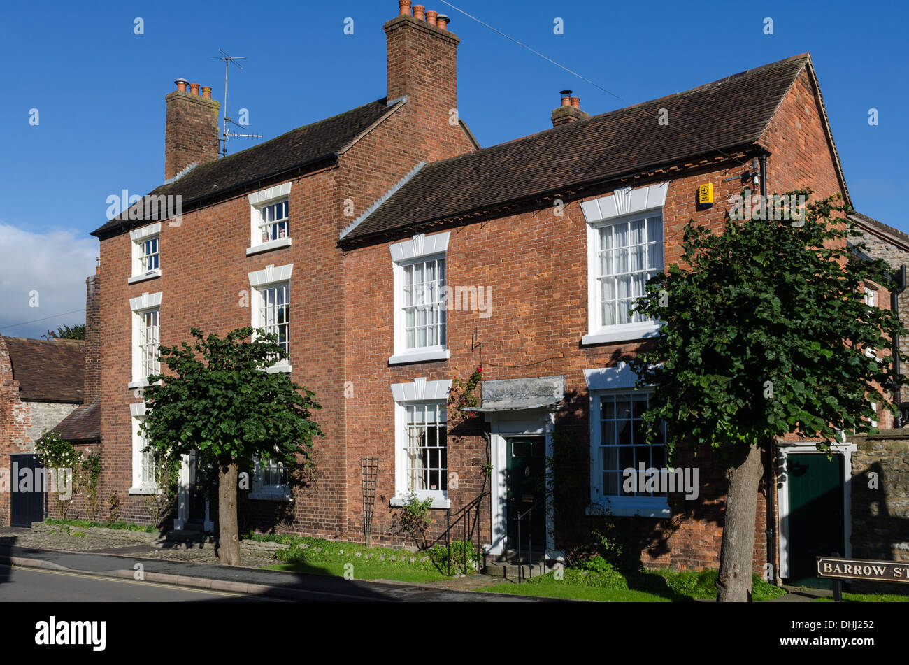 Rosso georgiano edifici in mattoni in Shropshire città di Much Wenlock Foto Stock