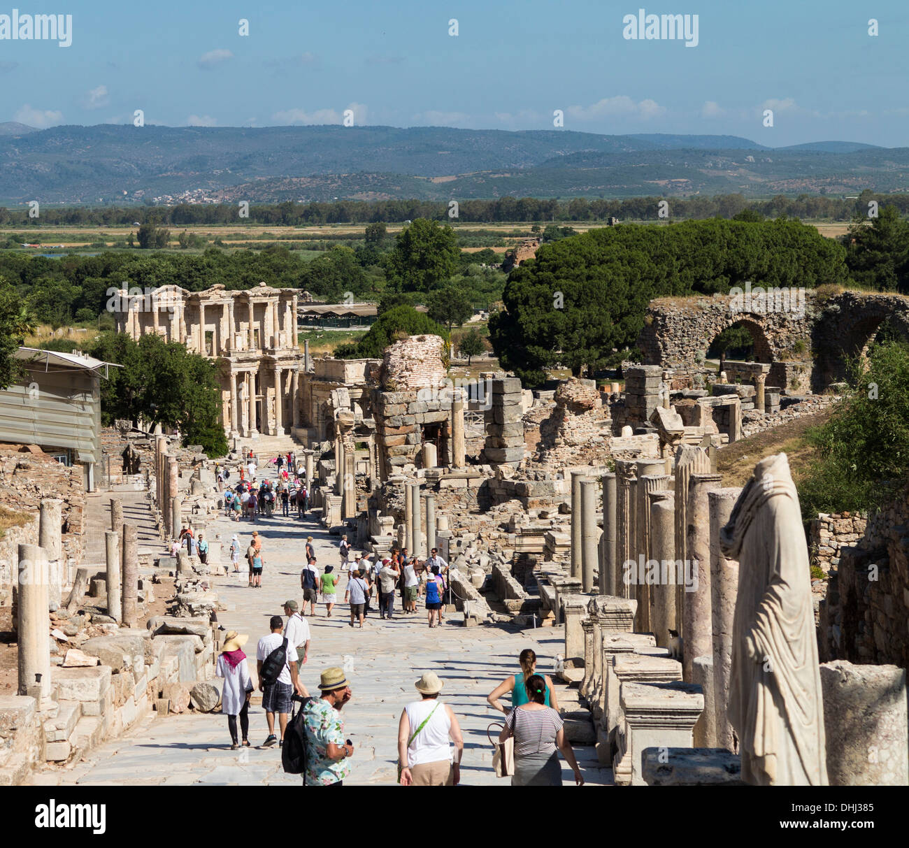 Resti di edifici di vecchia città di Efeso che era una famosa città nella Grecia antica e ora in Turchia Foto Stock
