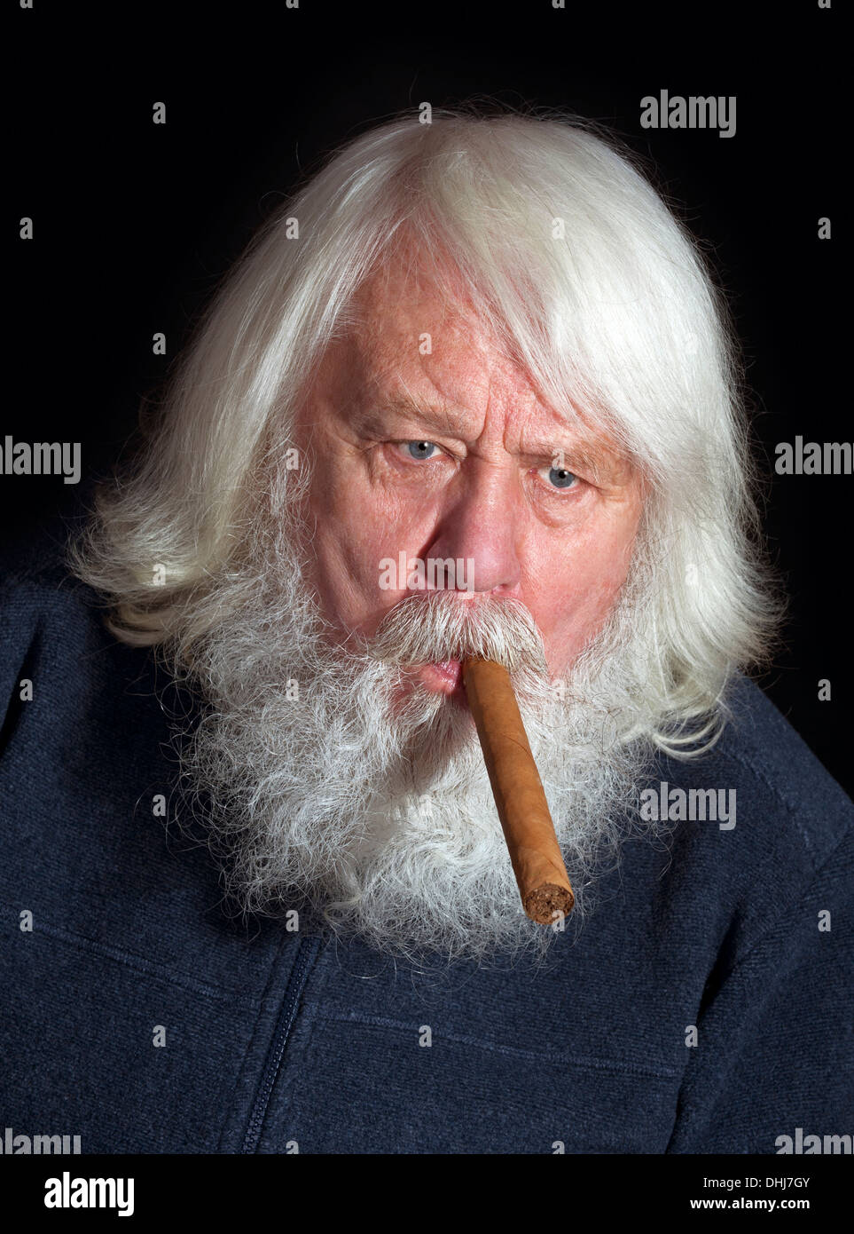 Tabacco sigari cubani cuba havana fumatore odore di fumo di sigaro fumare  uomini uomo leaf Foto stock - Alamy