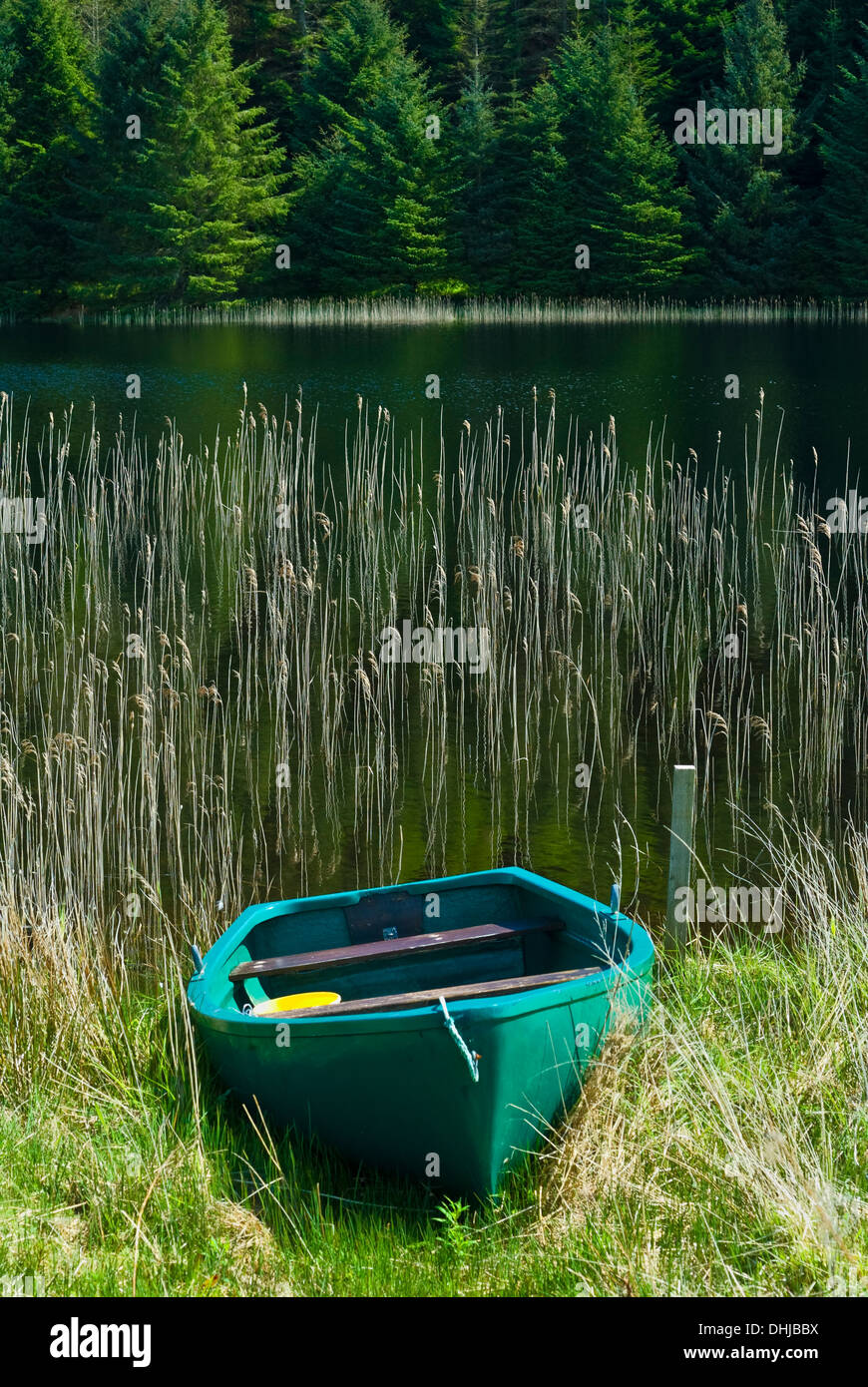 Seil Easdale isola vicino a Oban, Highlands della Scozia UK barca a remi da terra da un piccolo lago Foto Stock