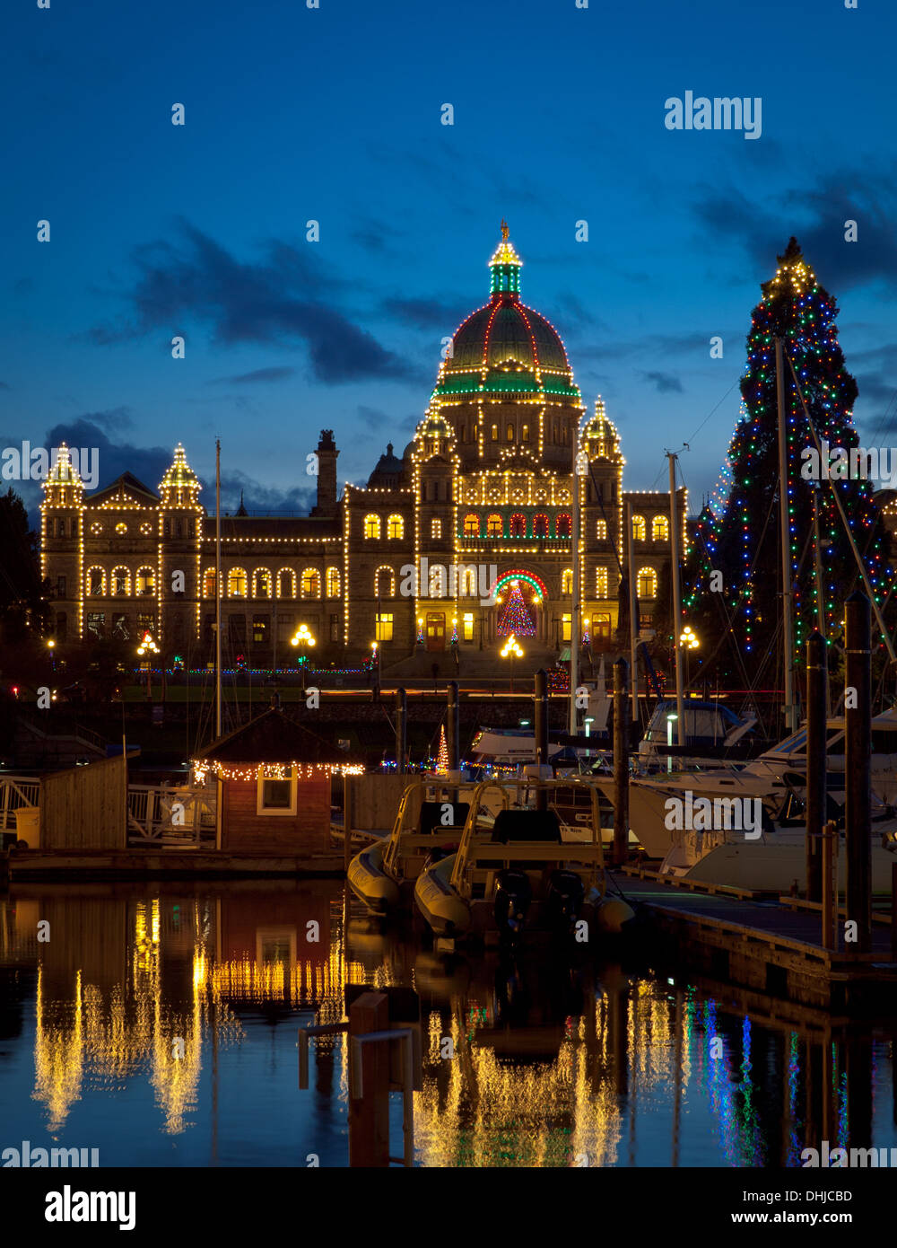 Una vista del British Columbia e il Palazzo del Parlamento e il Porto Interno di Victoria, British Columbia, Canada a Natale. Foto Stock