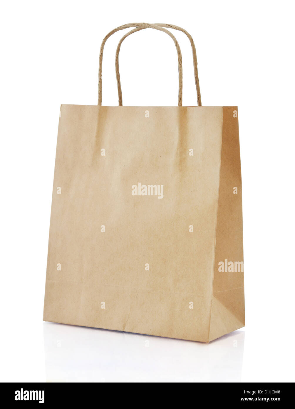 Carta marrone shopping bag isolati su sfondo bianco. Percorso di clipping incluso Foto Stock