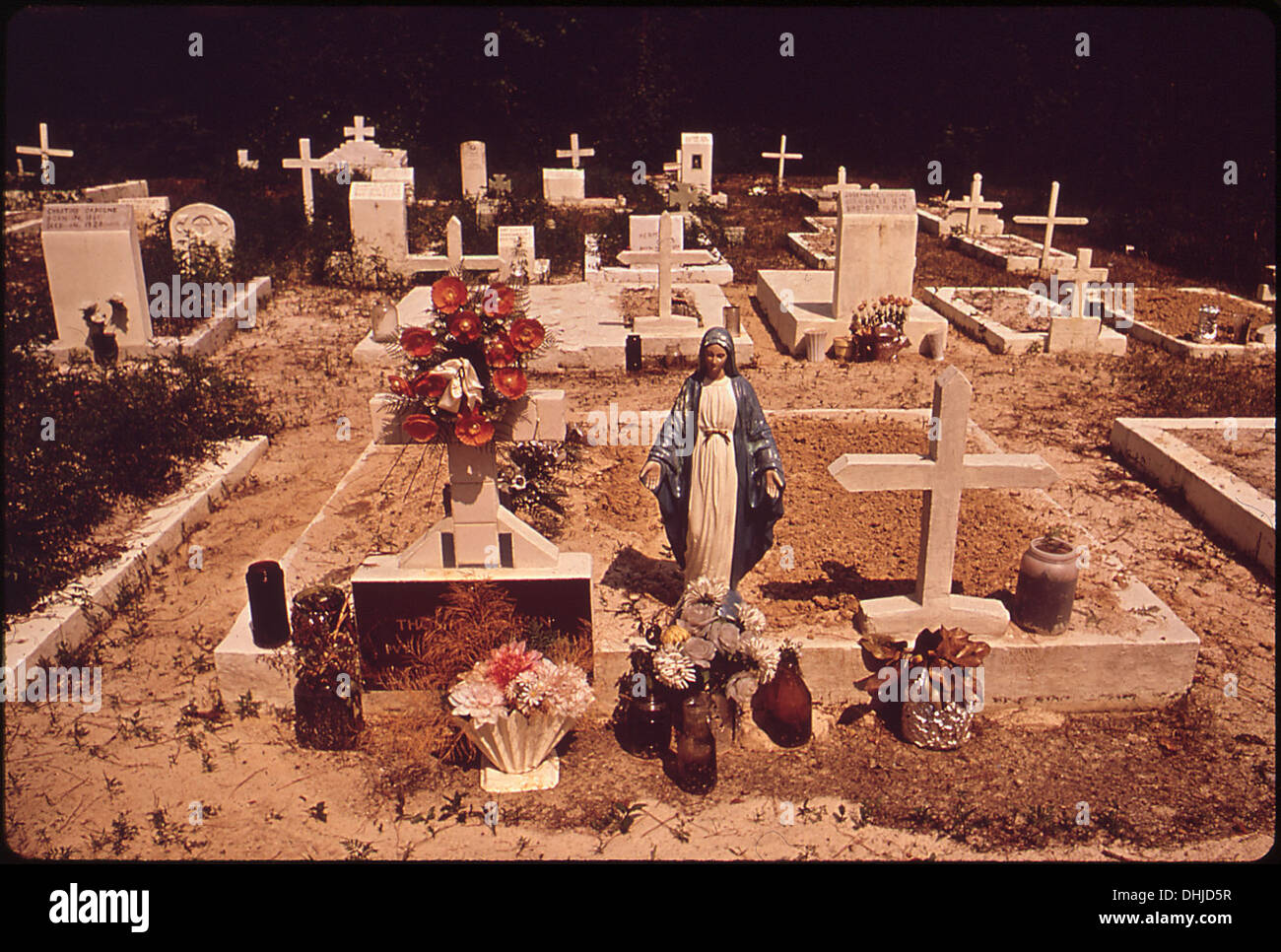 Un cimitero situato in prossimità di Fish Hatchery Road, che funge da sito storico di notevole importanza locale. Foto Stock