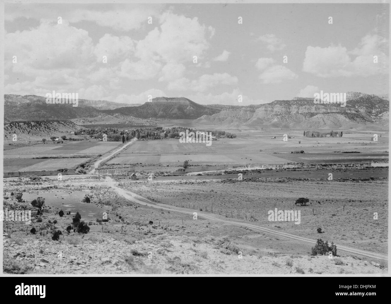 Guardando ad ovest a Bryce Canyon e il fronte orientale del plateau Punxagunt. Valle del Pahreah o paria River 520224 Foto Stock