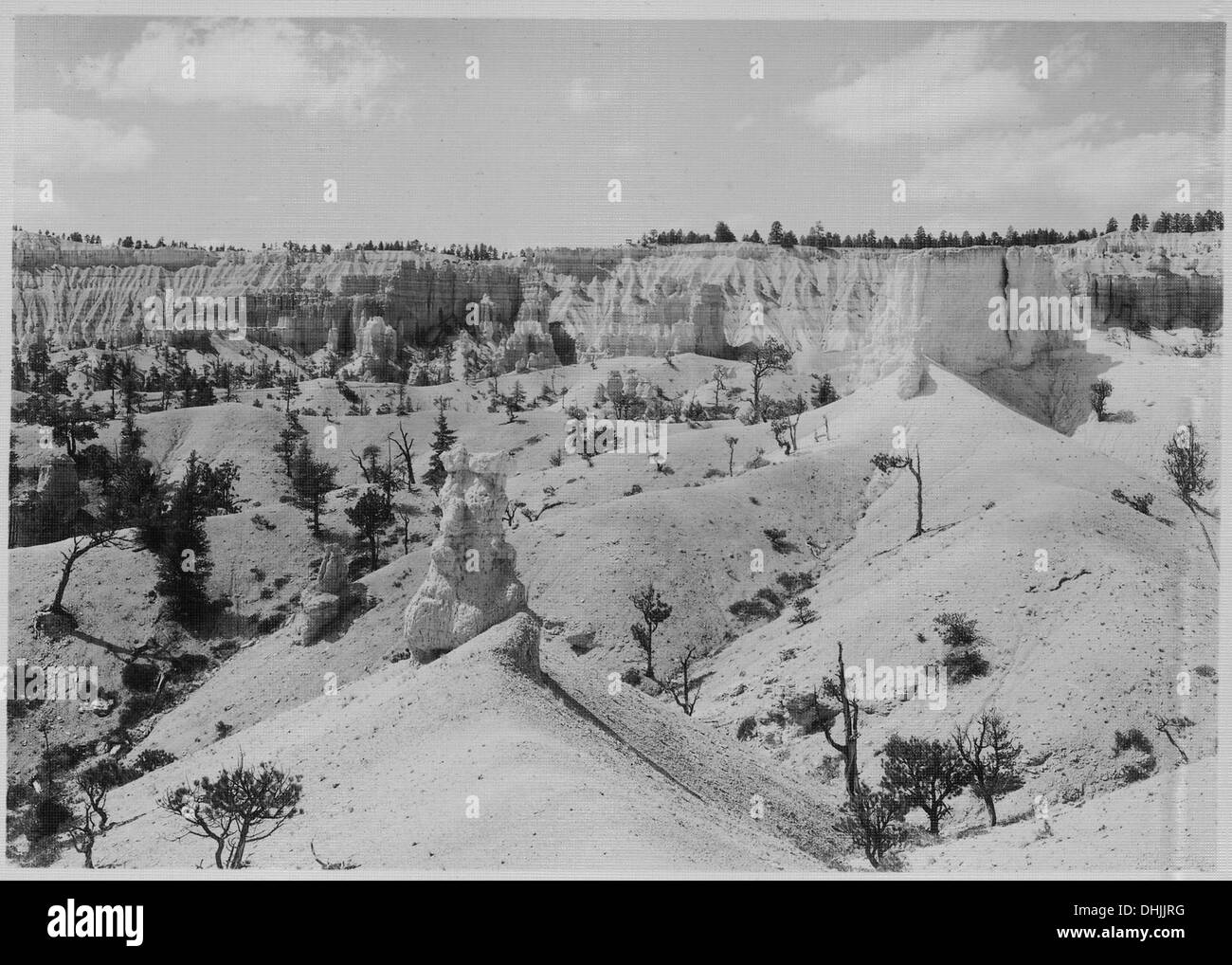 Una vista panoramica a sud-ovest da vicino al percorso a cavallo del Tempio delle fate, che offre una vista panoramica verso il bordo, che mostra la bellezza naturale del paesaggio circostante. Foto Stock