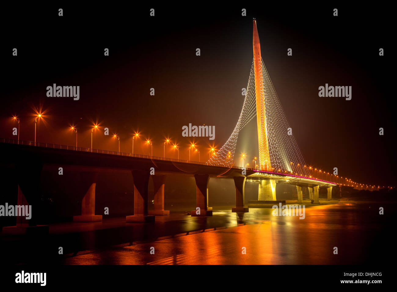 Skyline della città di notte Foto Stock