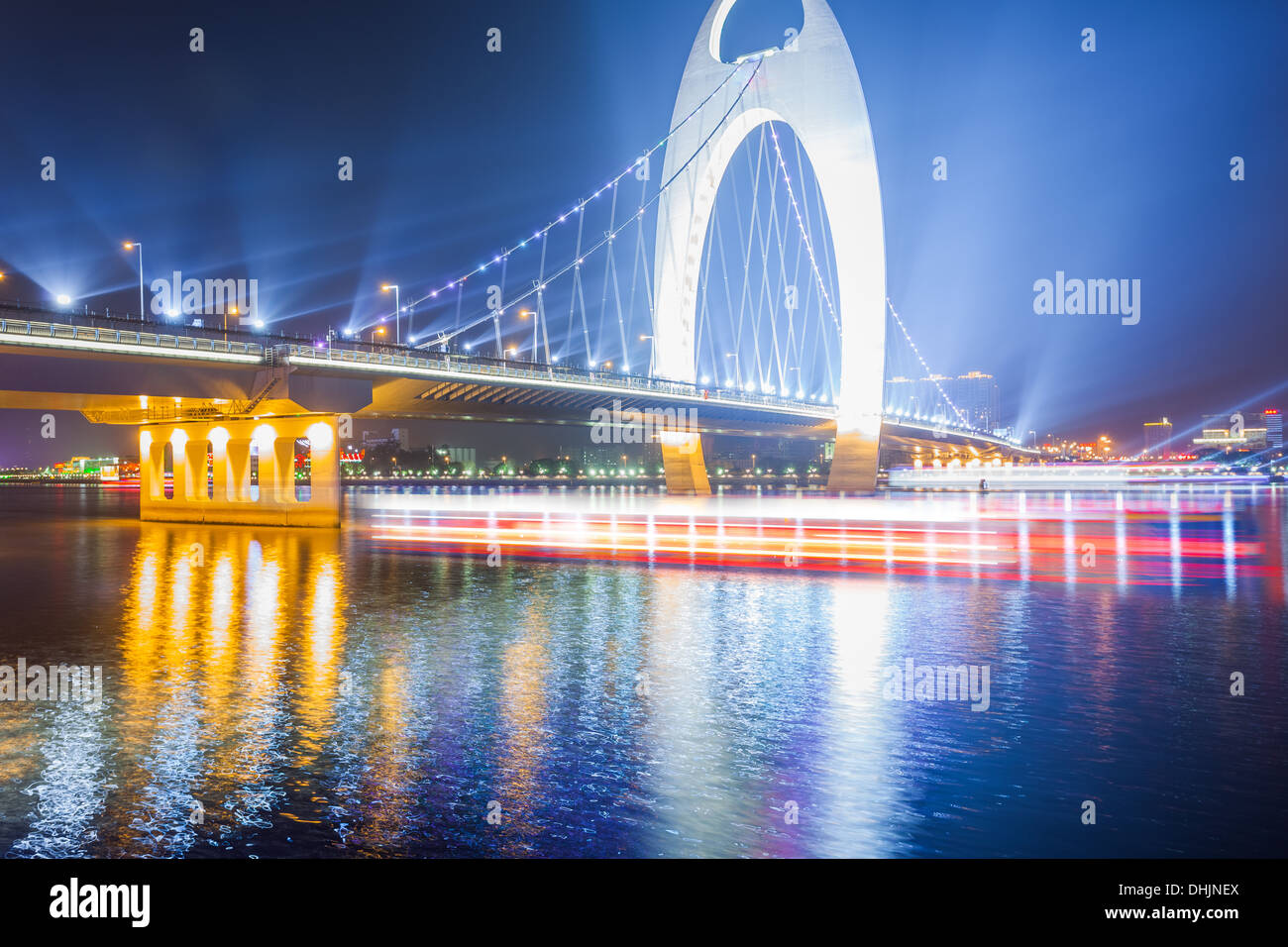 Skyline della città di notte Foto Stock