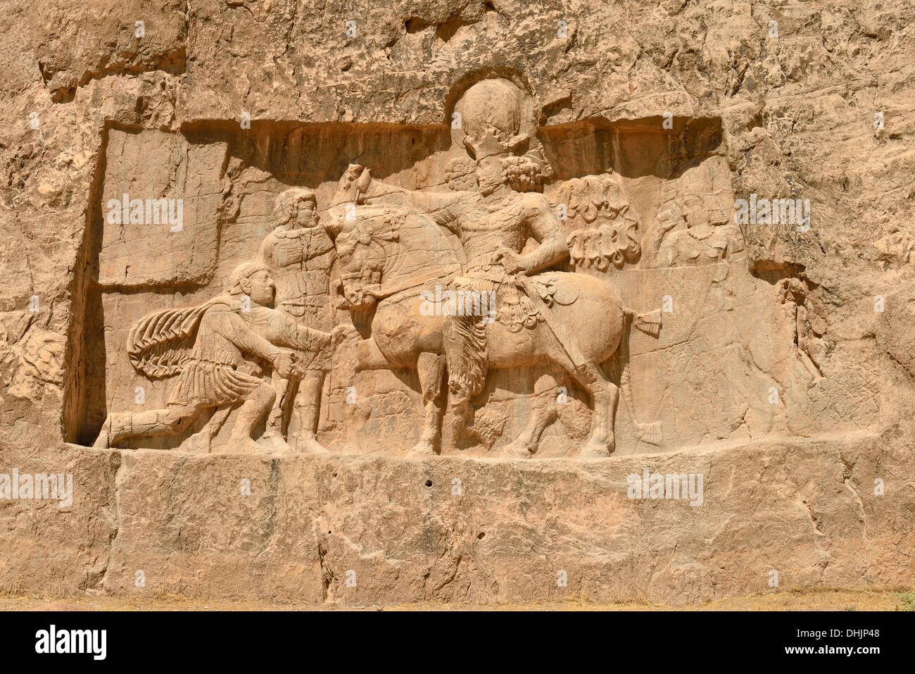 Iran, Far, Naqsh-e Rostam, sassanide sollievo del trionfo del re Shapur I. oltre l'imperatore romano Valeriano e Filippo l Arabo Foto Stock