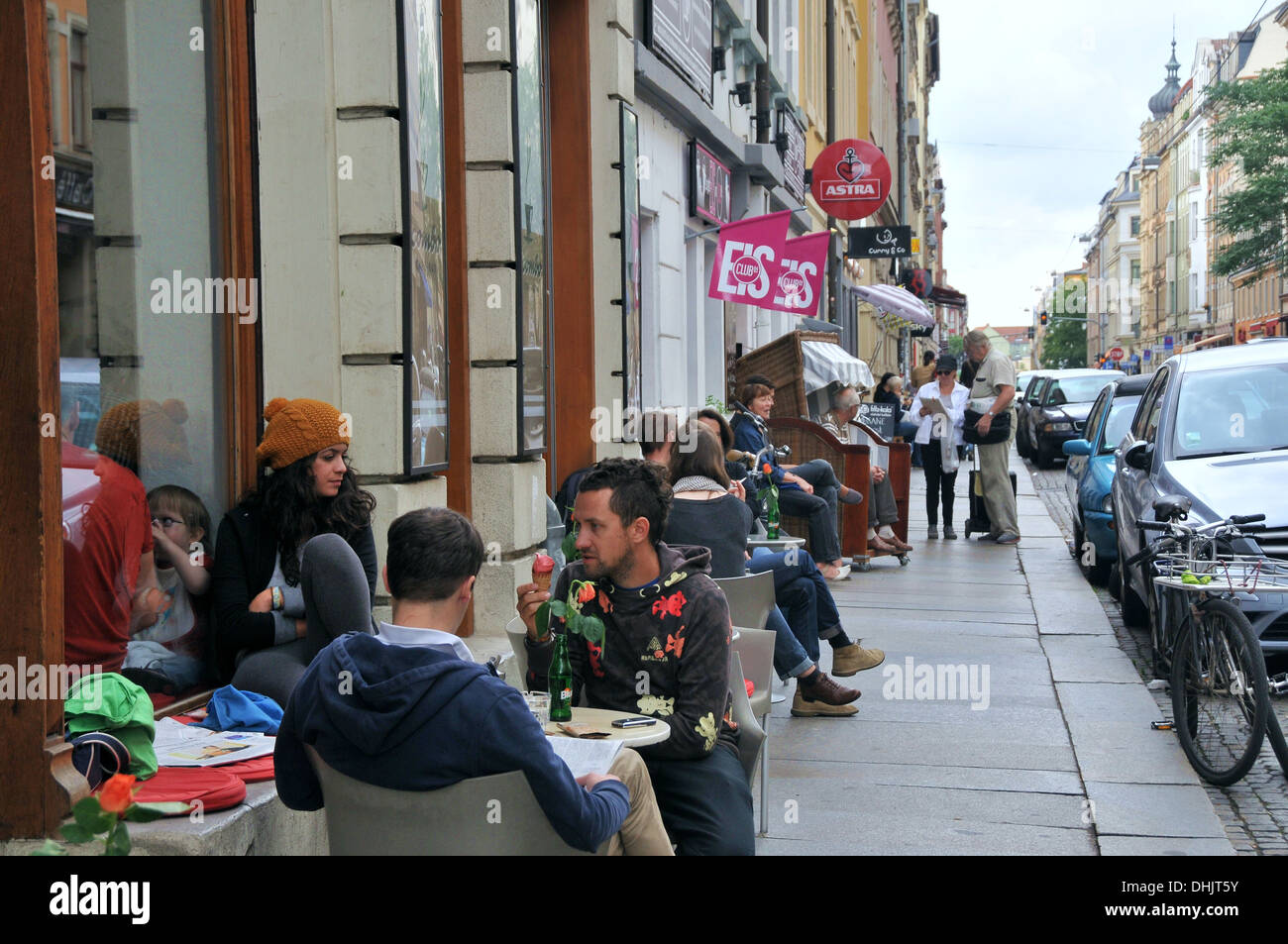Street Cafe a Louisenstrasse, esterno Newtown, Dresda, Sassonia, Germania, Europa Foto Stock