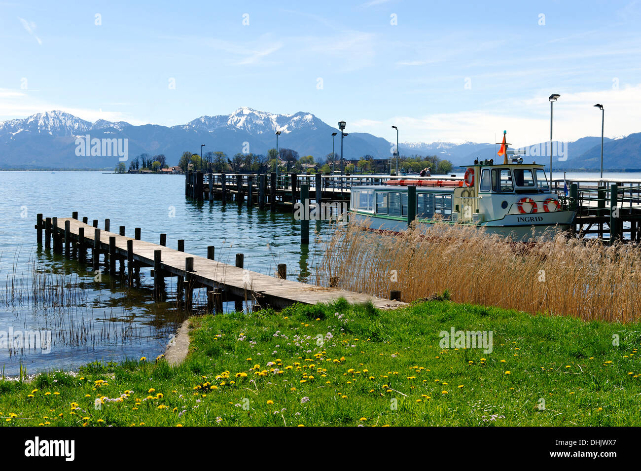 In Germania, in Baviera, Baviera, Chiemgau, Gstadt, dalla riva alla Fraueninsel Foto Stock