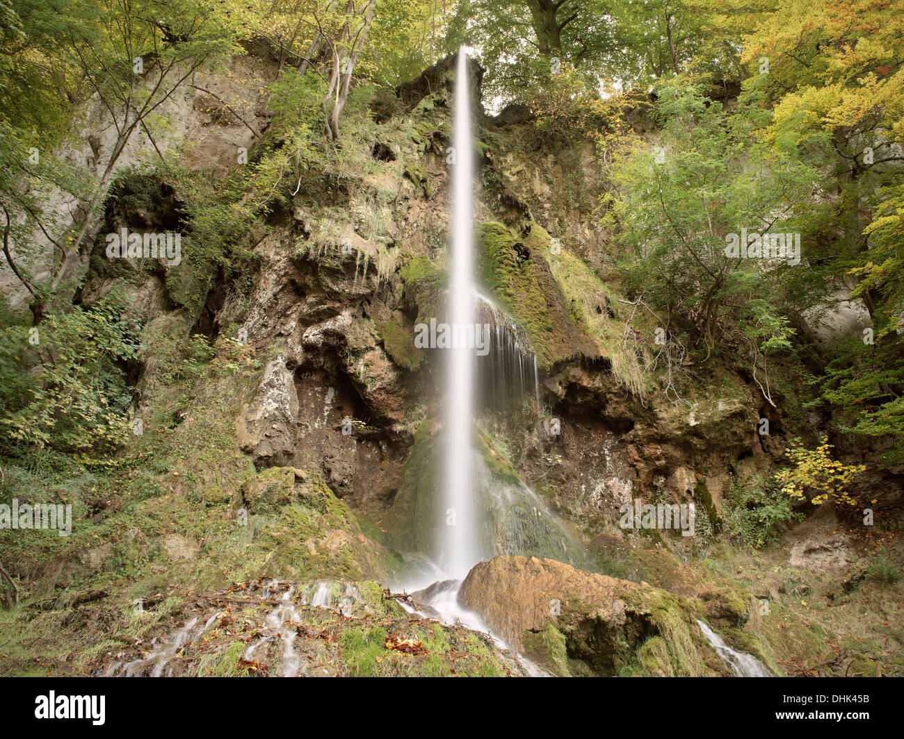 Tempo di esposizione lungo della cascata, Bad Urach, Svevo, Baden-Wuerttemberg, Germania Foto Stock