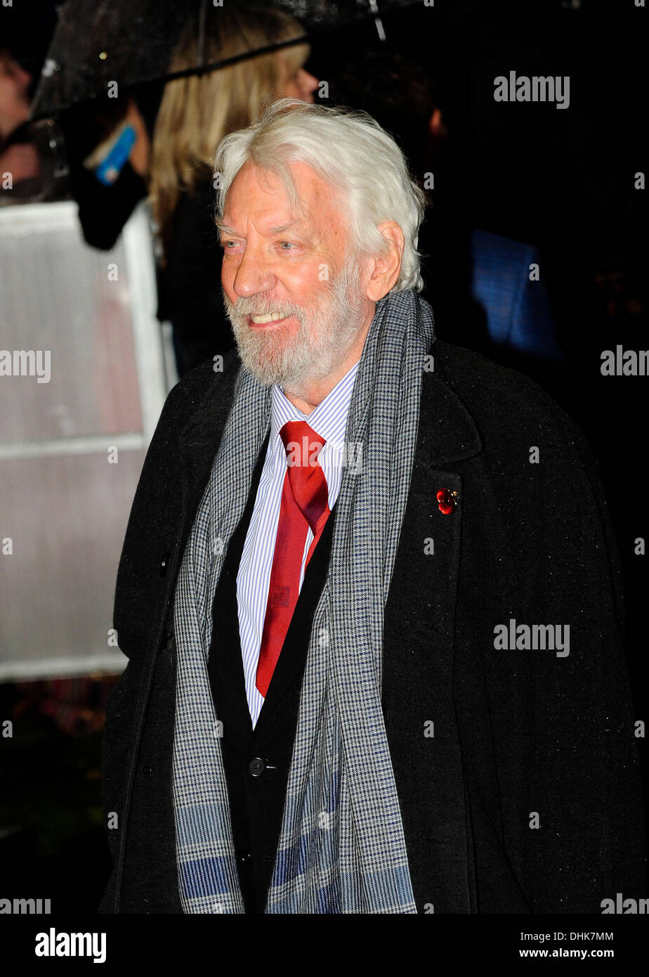 Londra, Regno Unito. 11 novembre 2013. Donald Sutherland la Premiere mondiale della fame Giochi : l'incendio all'Odeon Leicester Square Londra 11-11-2013. © Peter Phillips/Alamy Live News Foto Stock