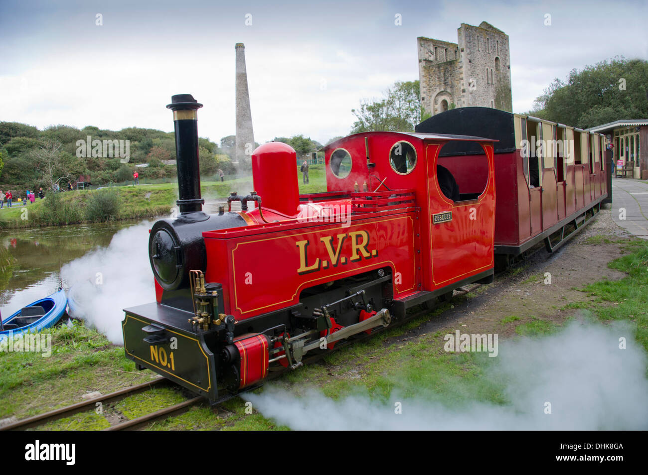 Lappa valley Steam Railway,una ferrovia a scartamento ridotto attrazione in Cornovaglia, incorporante una vecchia miniera di stagno e gite in barca sul lago. Un regno unito Foto Stock