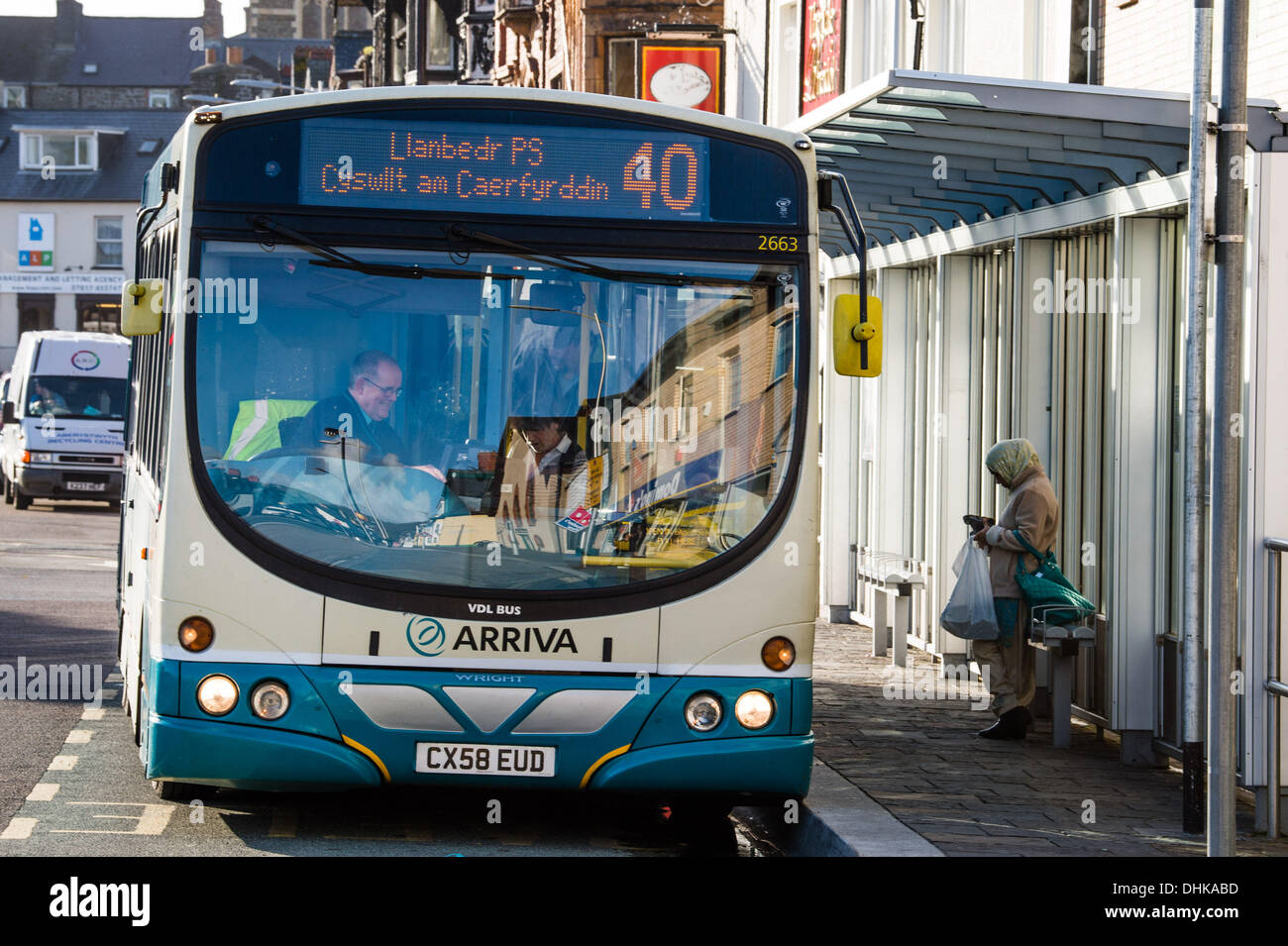 Aberystwyth, Wales, Regno Unito. 12 novembre 2013. Due linee di autobus a rischio di chiusura nel Galles centrale hanno vinto un rinvio. Originariamente dovuti alla fine il 21 dicembre di quest'anno, il governo gallese ha accettato di finanziare gli autobus su 40 percorso da Aberystwyth in direzione di Carmarthen e il 50 dal Sinodo Inn a Aberystwyth fino a giugno 2014. photo Credit: keith morris / Alamy Live News Foto Stock