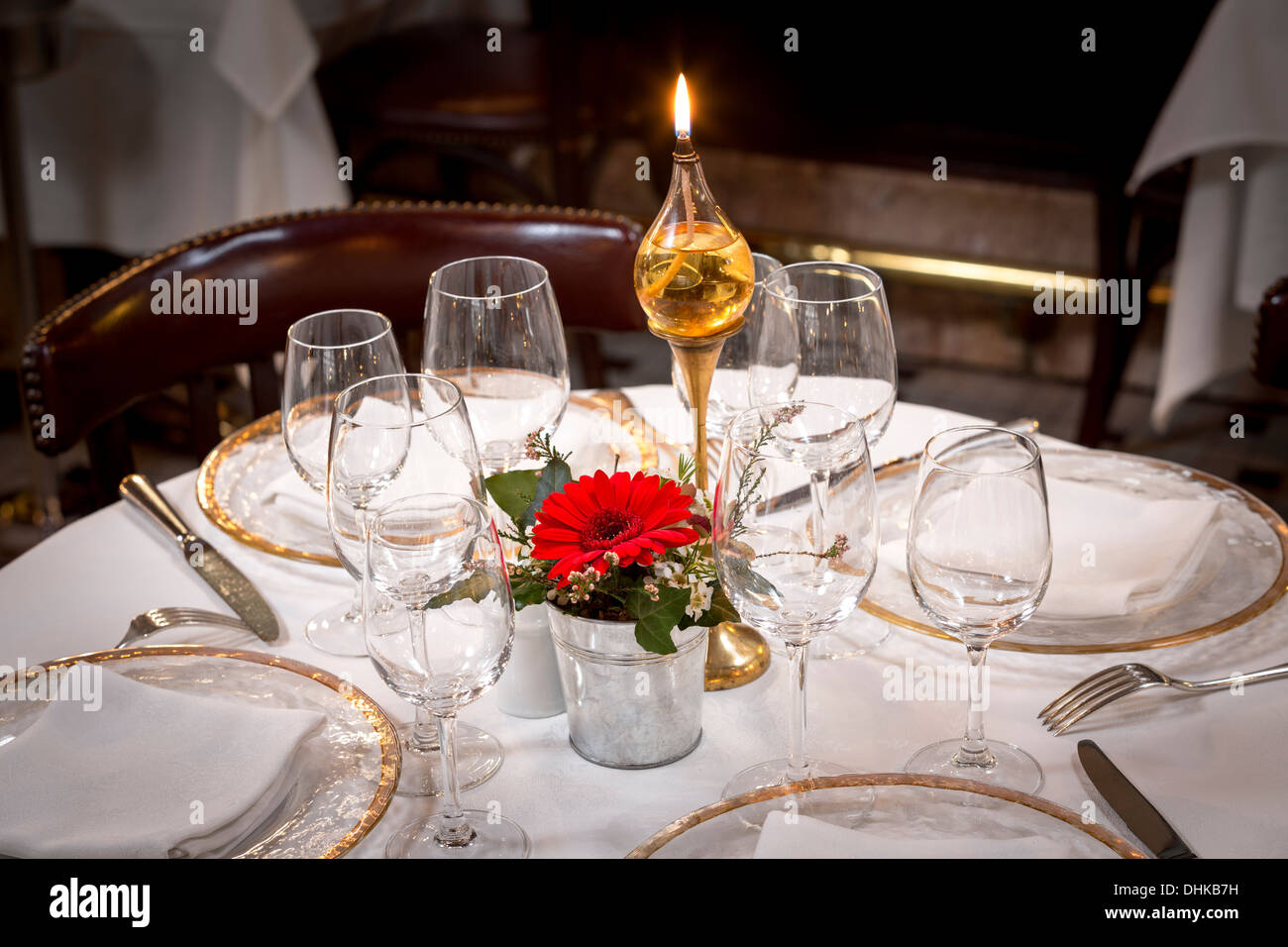 Un set tavola in 'Brasserie du Casino', a Vichy (Francia). Tabella dressée à la Brasserie du Casino à Vichy (Francia). Foto Stock