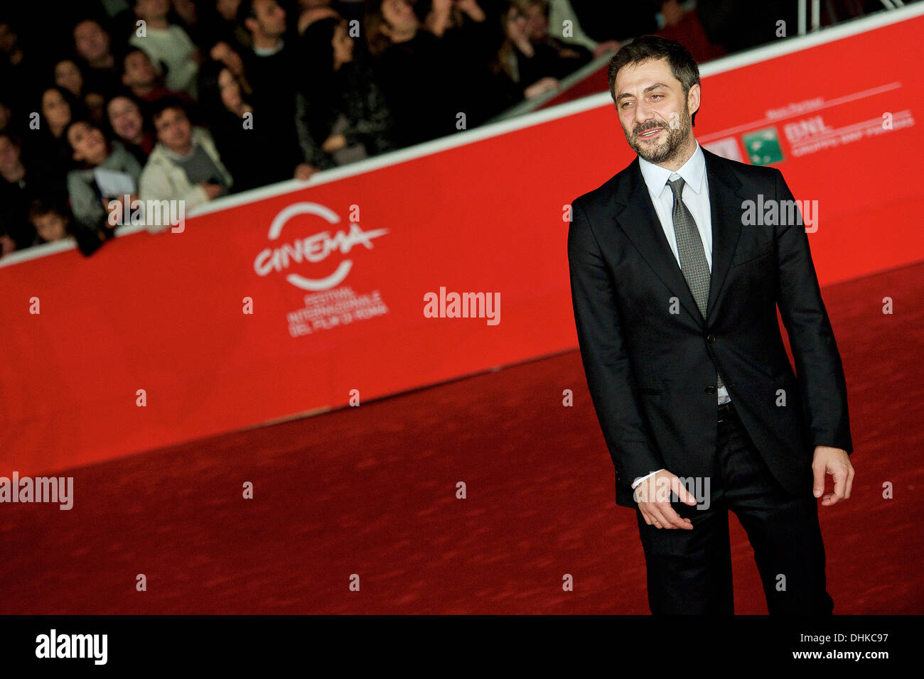 Roma, Italia. Decimo Nov, 2013. Attore italiano Filippo Timi pone durante il tappeto rosso del film "venire il vento'' al 8° International Roma Film Festival, il 10 novembre 2013.foto: Massimo Valicchia/NurPhoto © Massimo Valicchia/NurPhoto/ZUMAPRESS.com/Alamy Live News Foto Stock