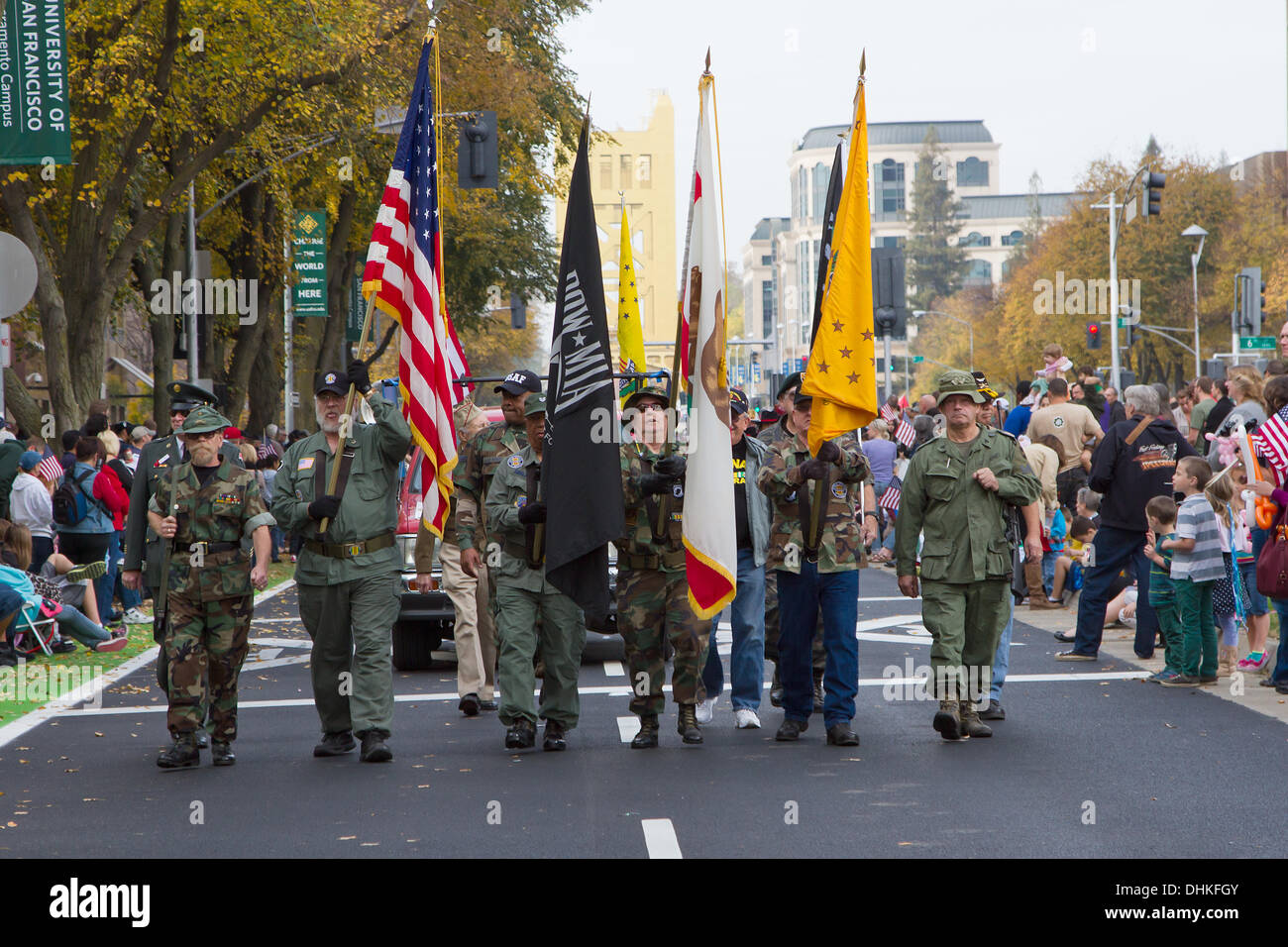 Sacramento, California, Stati Uniti d'America. 11 novembre 2013. Veterani parata del giorno del credito di Sacramento: Chris Aschenbrener/Alamy Live News Foto Stock