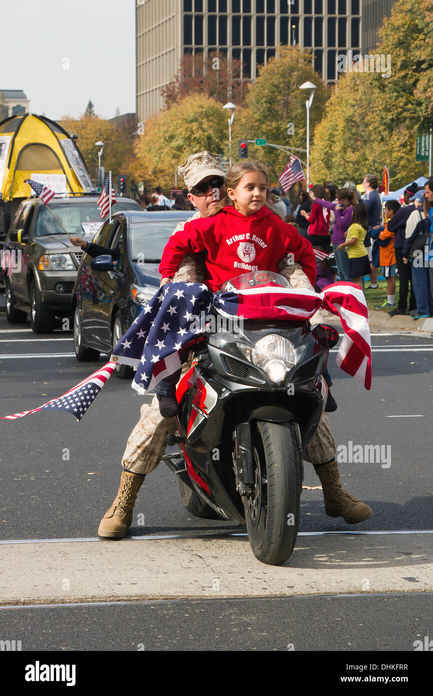 Sacramento, California, Stati Uniti d'America. 11 novembre 2013. Veterani parata del giorno del credito di Sacramento: Chris Aschenbrener/Alamy Live News Foto Stock
