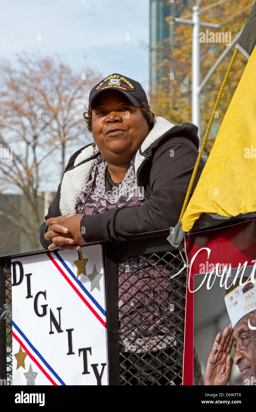 Sacramento, California, Stati Uniti d'America. 11 novembre 2013. Veterani parata del giorno del credito di Sacramento: Chris Aschenbrener/Alamy Live News Foto Stock