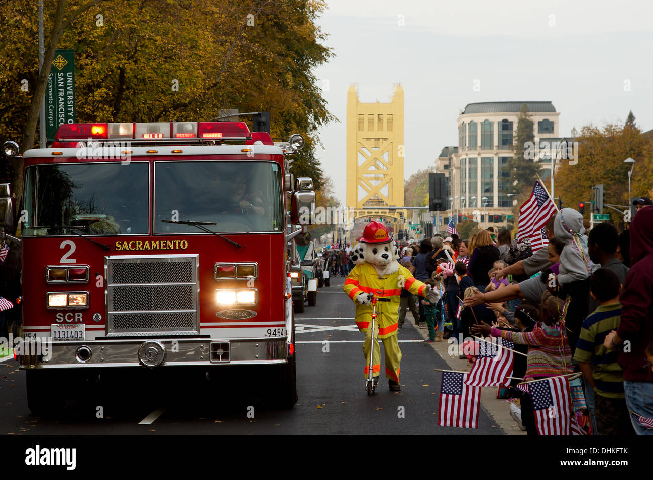 Sacramento, California, Stati Uniti d'America. 11 novembre 2013. Veterani parata del giorno del credito di Sacramento: Chris Aschenbrener/Alamy Live News Foto Stock