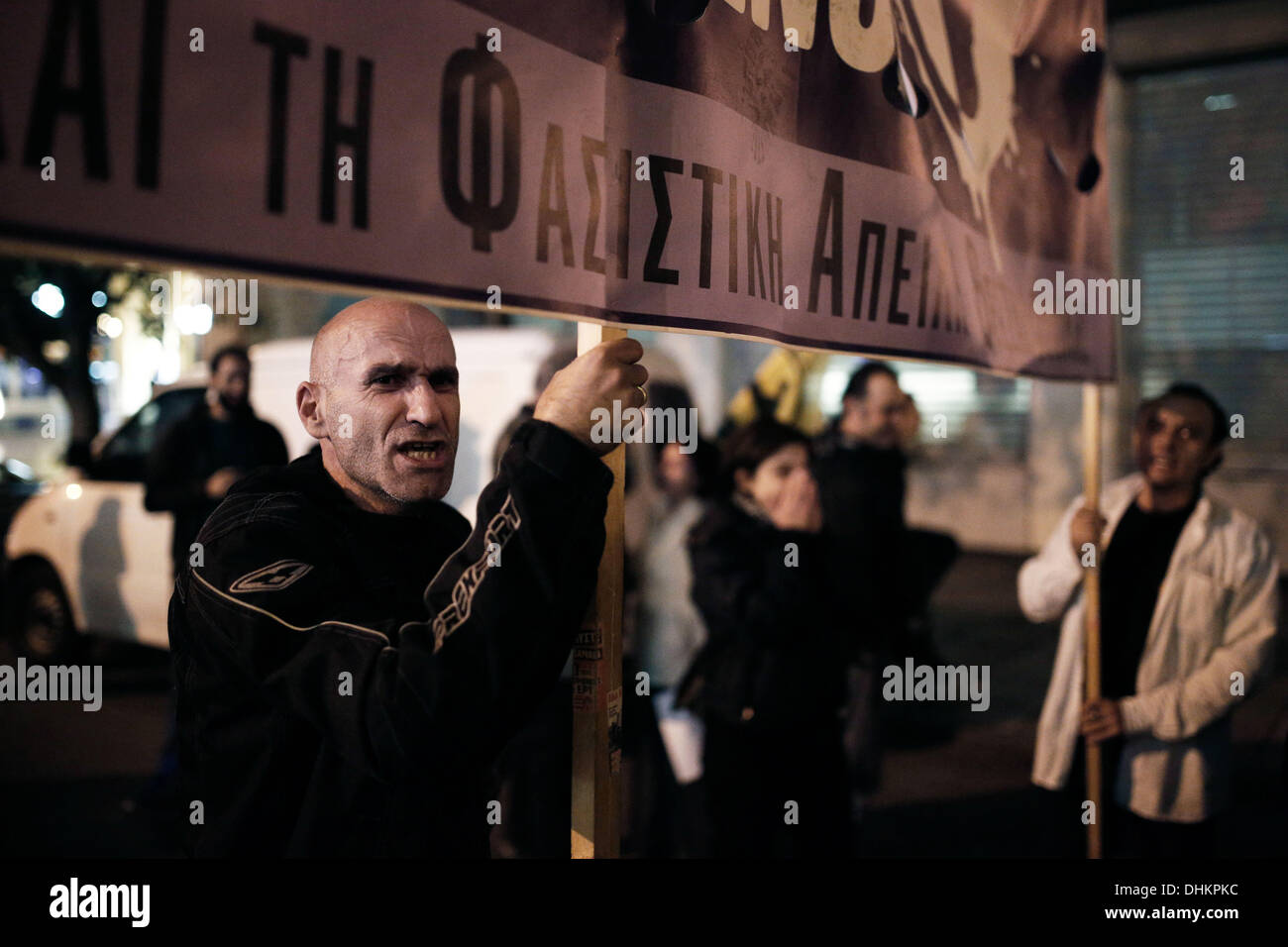 Salonicco, Grecia. 12 novembre 2013. Anti-fascista rally di protesta per chiedere la chiusura della Golden Dawn di estrema destra del partito uffici di Salonicco, Grecia il 12 novembre 2013. Credito: Konstantinos Tsakalidis/Alamy Live News Foto Stock