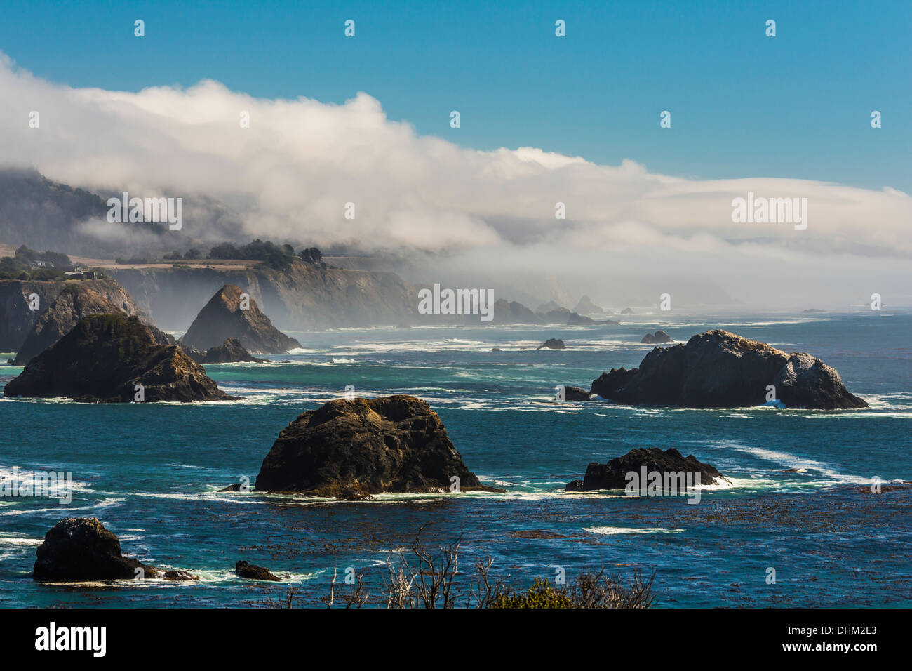 Il mare di pile di Cuffey's Cove, una classica vista in Mendocino County della costa del Pacifico, visto da SR 1, CALIFORNIA, STATI UNITI D'AMERICA Foto Stock