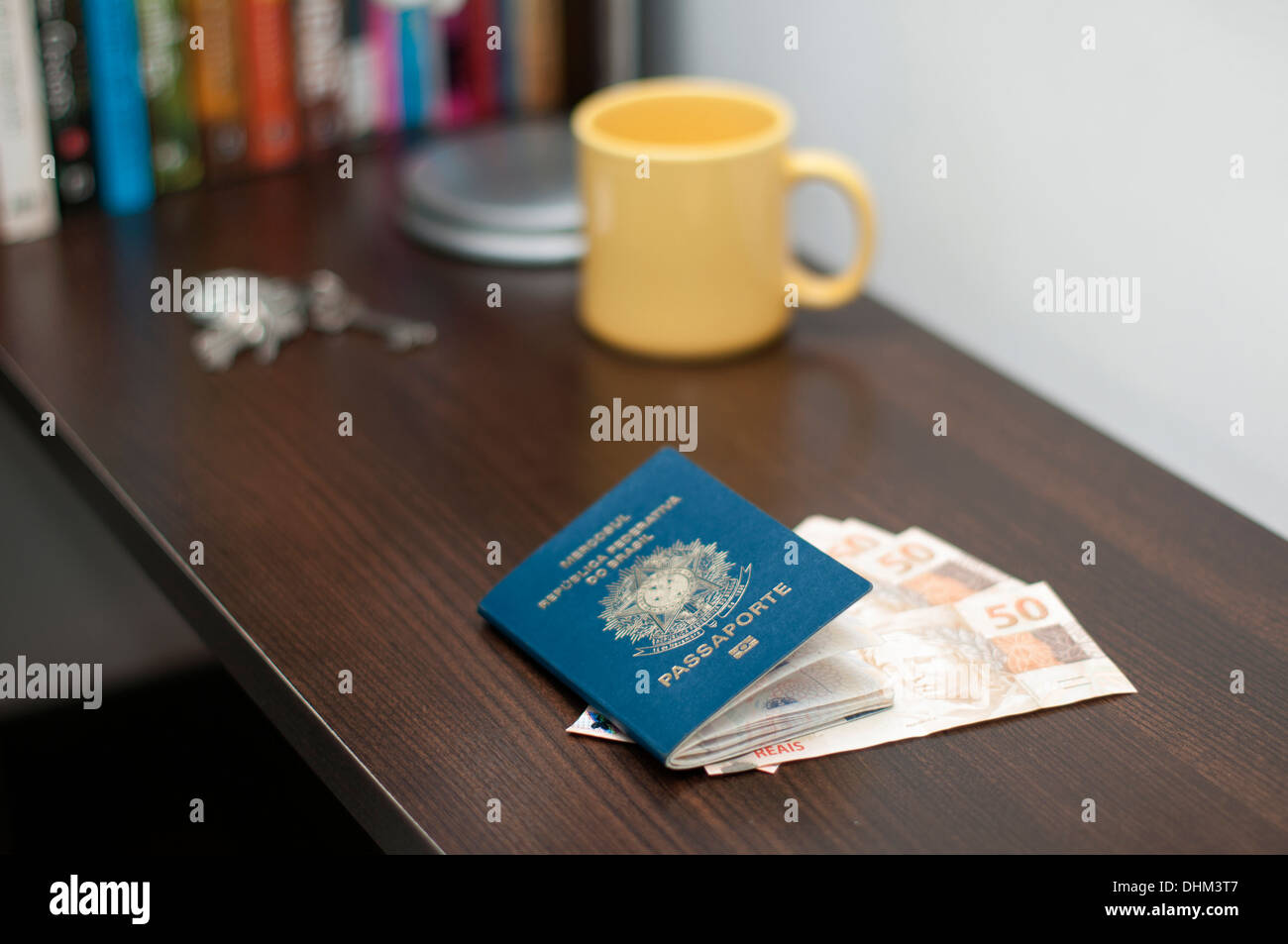 Passaporto brasiliano e la valuta brasiliana (reale) Foto Stock