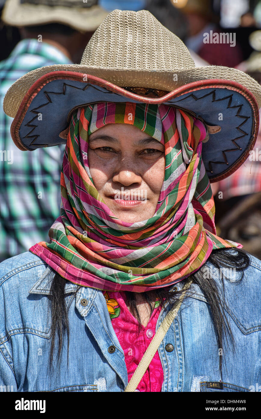 Cowgirl in Chonburi Buffalo Racing Festival, Thailandia Foto Stock