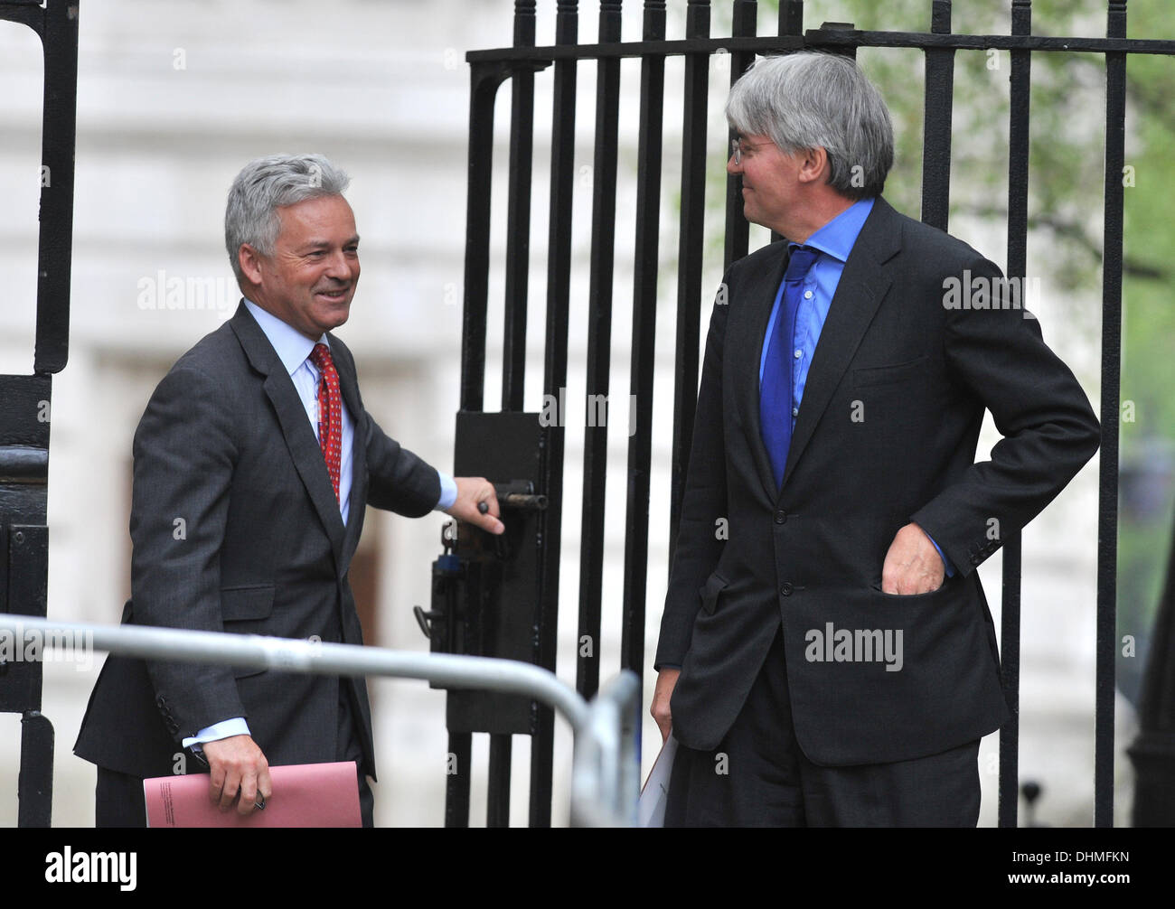 Alan Duncan (L) e Andrea Mitchell (R) i ministri arrivare ad un incontro a 10 Downing Street. Londra, Inghilterra - 02.05.12 Foto Stock