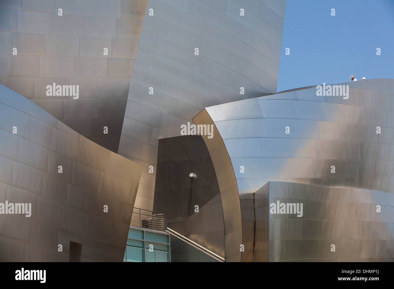 LOS ANGELES - 2 luglio: Walt Disney Concert Hall di Los Angeles, CA il 2 luglio 2011. Questo edificio è stato progettato da Frank Gehry e Foto Stock