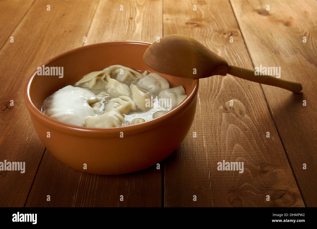 Tradizionale cibo russo pelmeni. Foto Stock