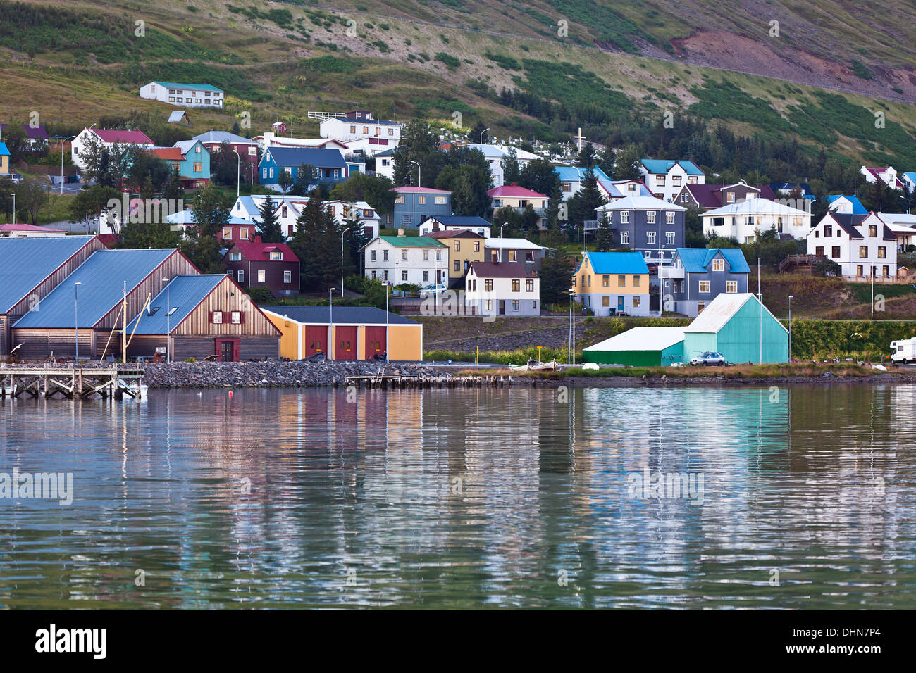 La città di Siglufjörður Affitto, la parte settentrionale dell'Islanda. Inquadratura orizzontale Foto Stock