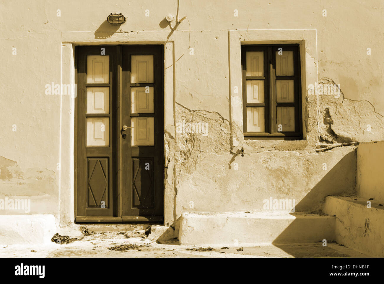 Porta e finestra in una casa mediterranea Foto Stock