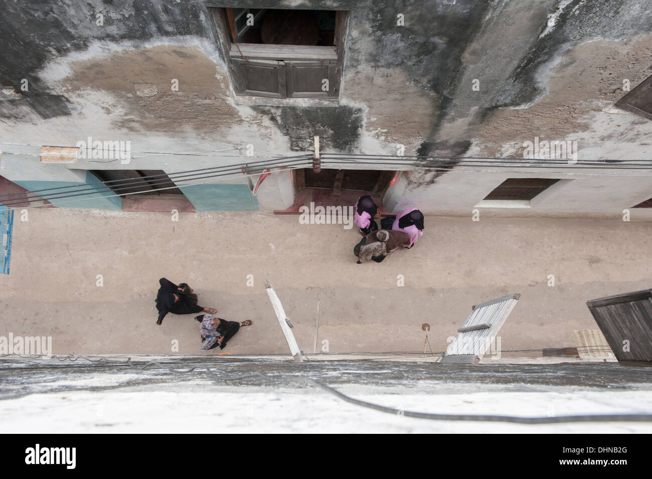 Vista su un vicolo nella città di Lamu, il Kenya è una famosa città Swahili, popolare tra i turisti benestanti. Foto Stock