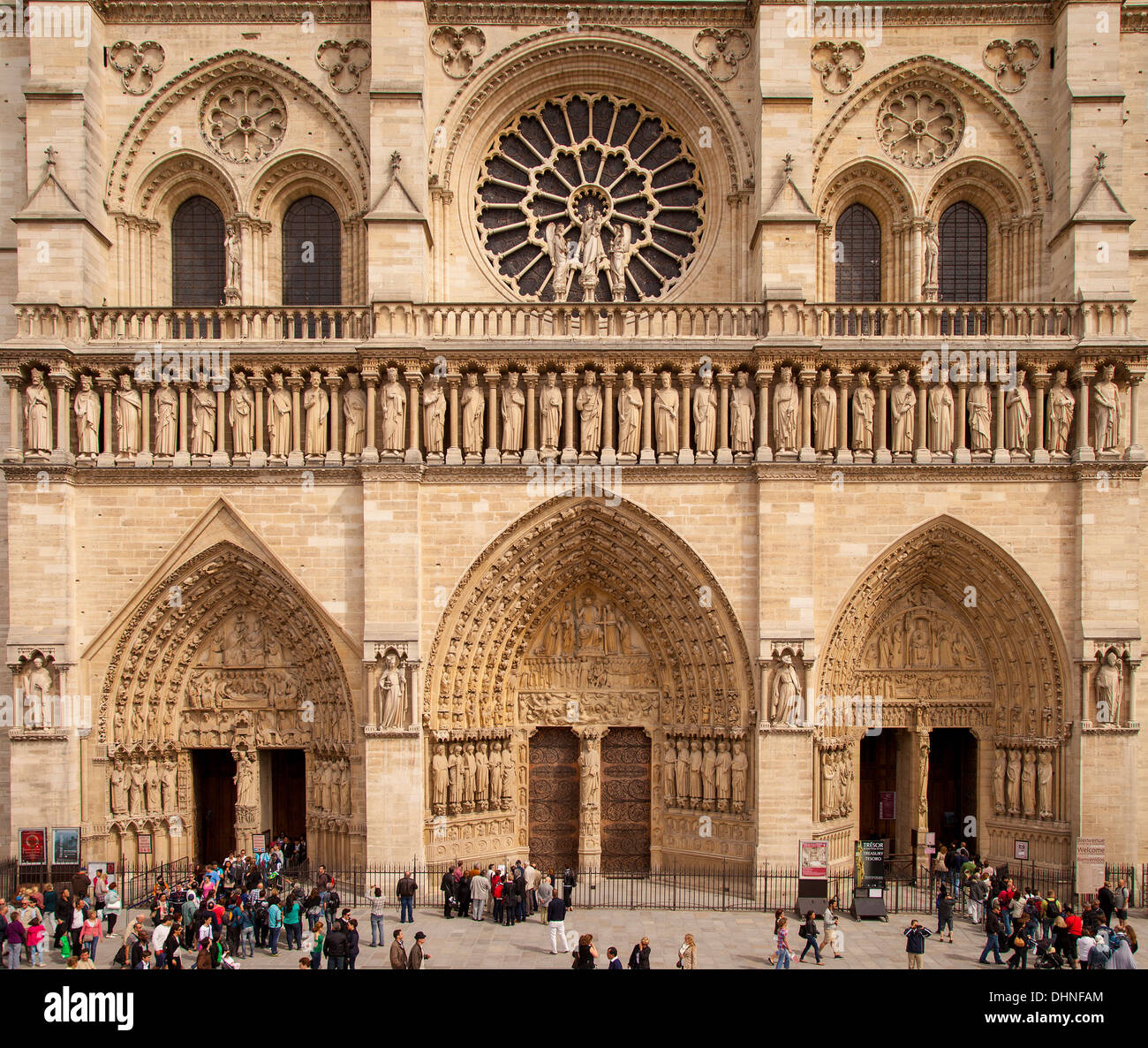 Facciata della cattedrale di Notre Dame di Parigi Francia Foto Stock