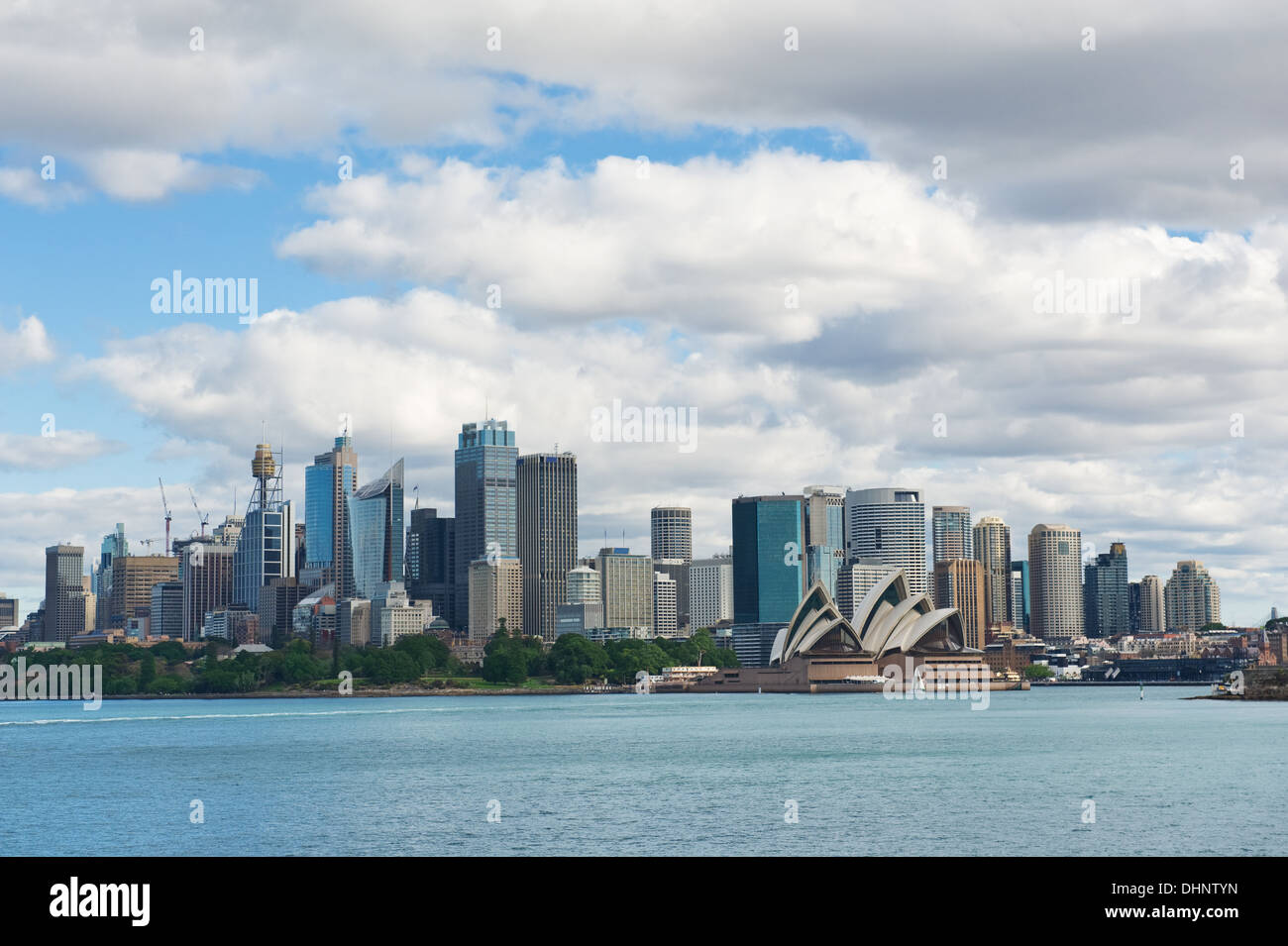 Skyline di Sydney con city central business district al mezzogiorno Foto Stock