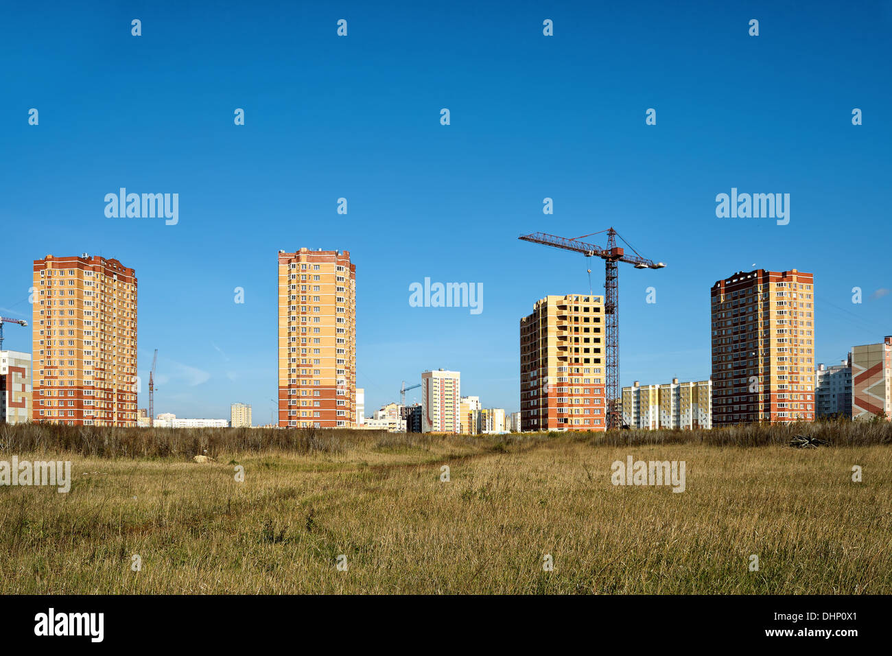 Lipetsk, architettura, edilizia, nuovo, città alta, sky, calcestruzzo, gru, sviluppo, attrezzature, casa, alto, appartamento, giorno Foto Stock