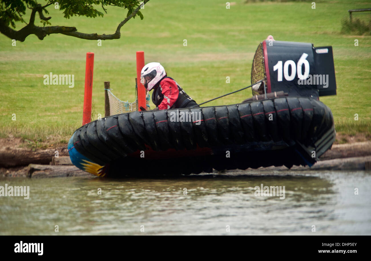 British Hovercraft Racing Championship crash gara sport Claydon House Buckinghamshire Foto Stock