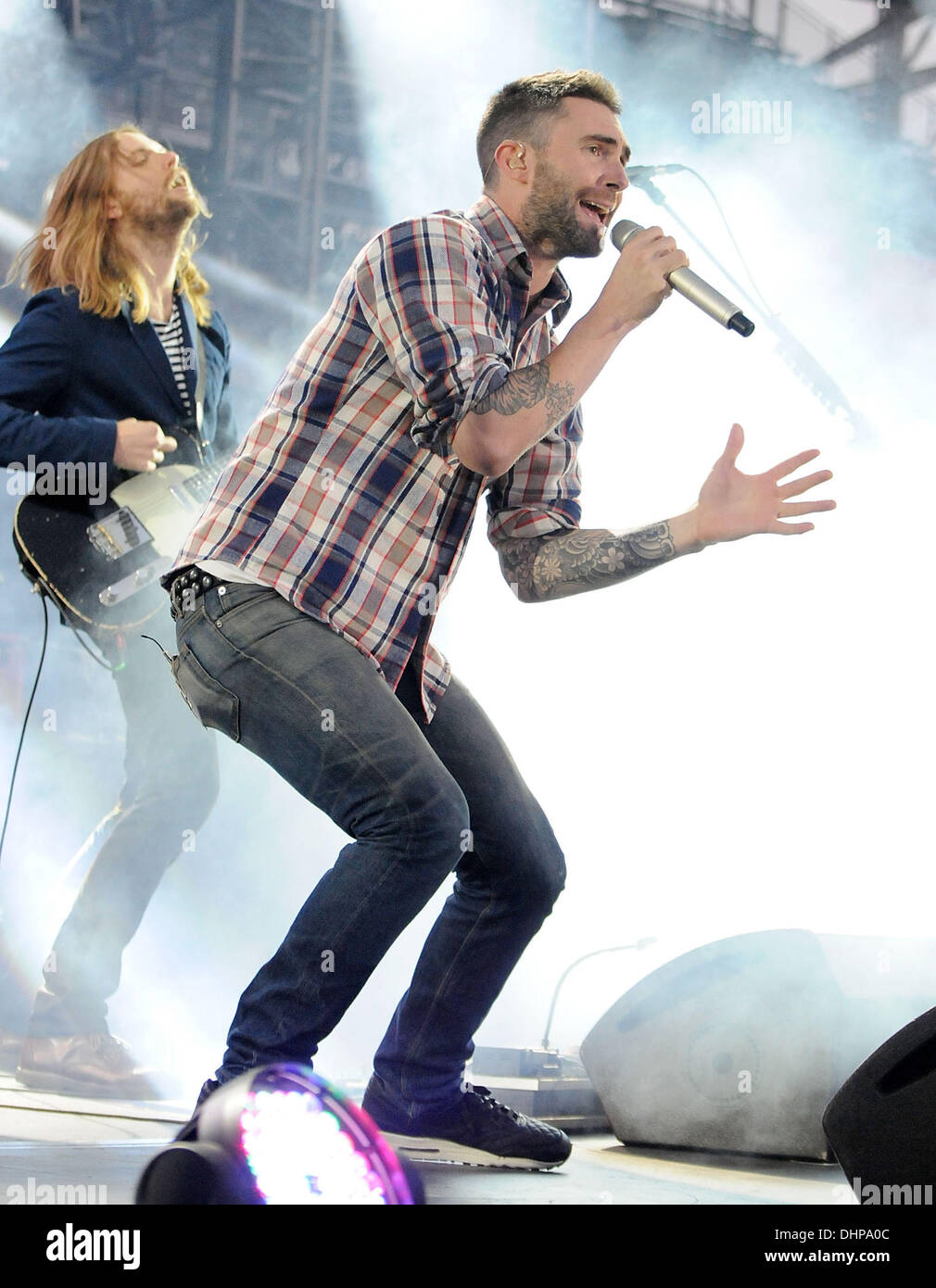 James Valentine e Adam Levine di Maroon 5 102,7 KIIS FM Wango del Tango a Home Depot Center - Mostra Carson, California - 12.05.12 Foto Stock