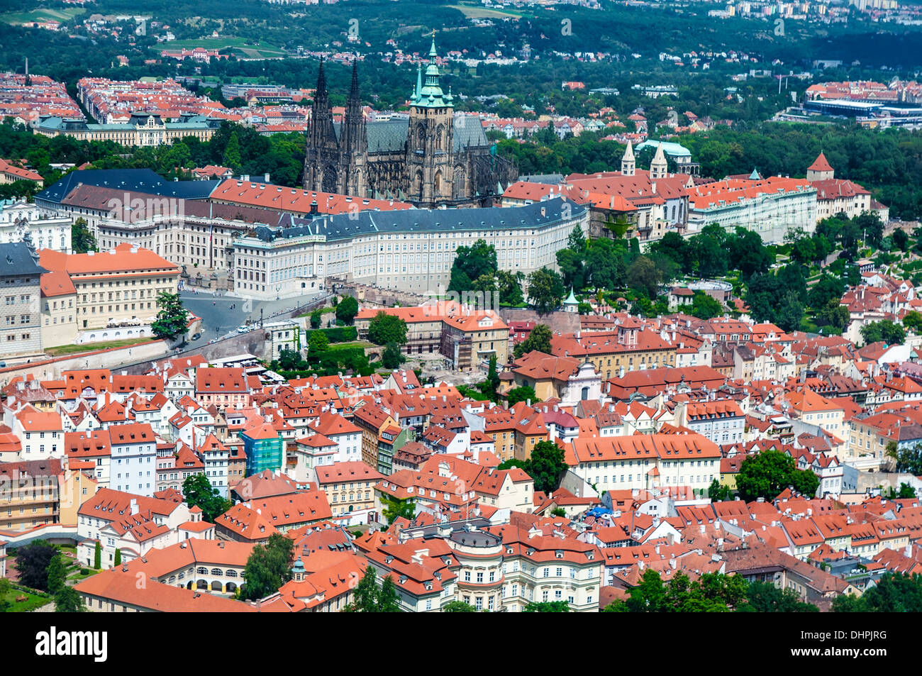 Vista su San Vito chiesa e centro di Praga, vista aerea Foto Stock