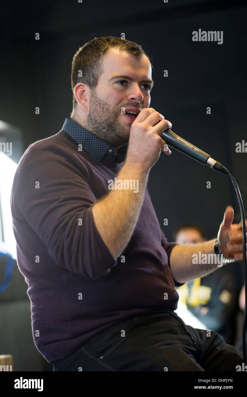 ED HOLDEN aka Mr PHORMULA esegue un 'Beatbox' officina per BTEC performing arts gli studenti a Coleg Ceredigion Aberystwyth Wales UK Foto Stock