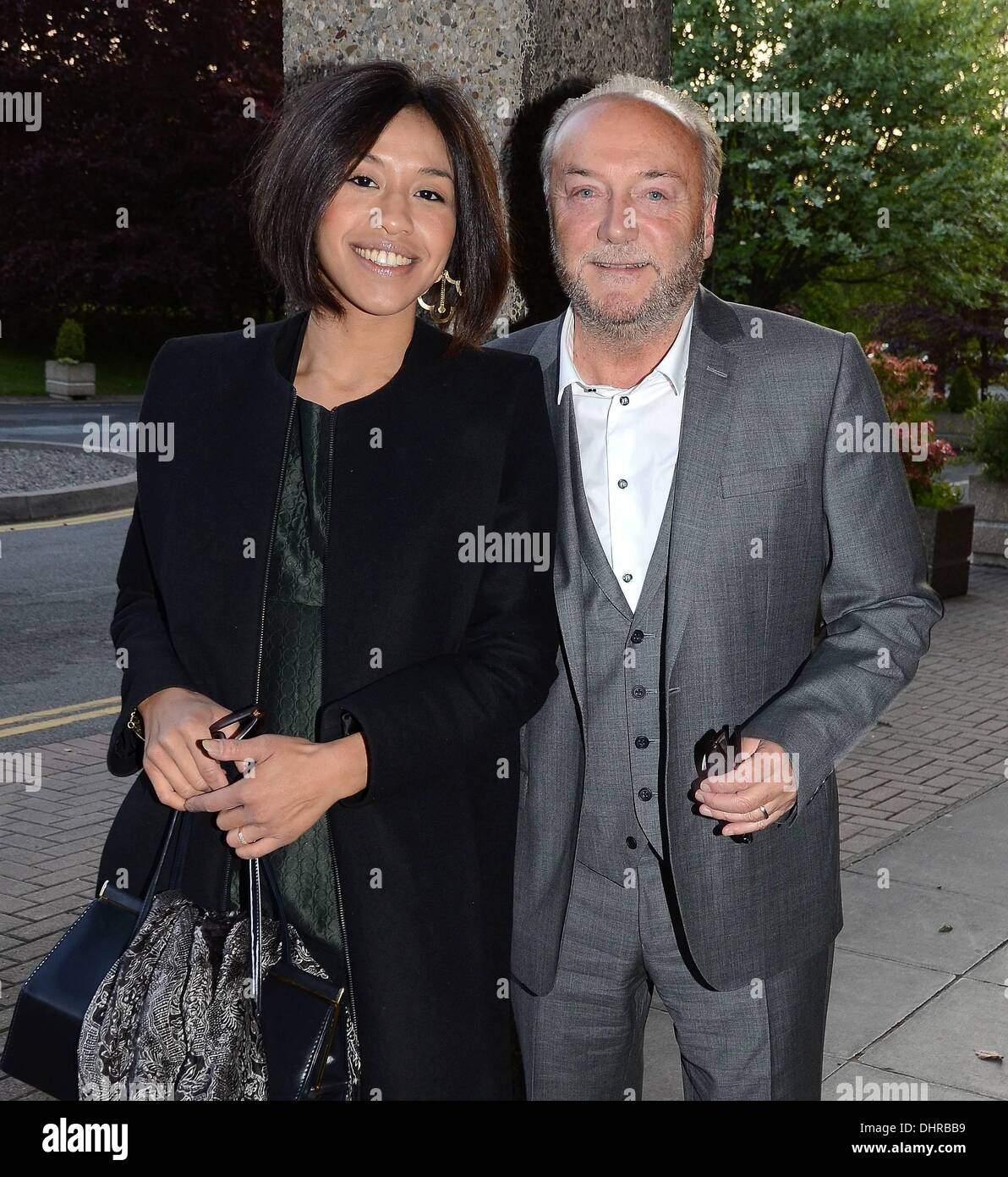 Putri Gayatri Pertiwi e George Galloway celebrità fuori gli studi RTE per 'Il Sabato sera Show' Dublin, Irlanda - 19.05.12 Foto Stock