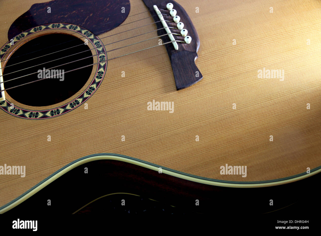 L'immagine di questa parte di chitarra e luce della seconda venuta e la luce che risplende da Windows. Foto Stock