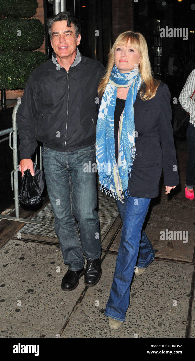 Peter Gallagher e moglie Paola Harwood al di fuori della loro Midtown hotel New York City, Stati Uniti d'America - 21.05.12 Foto Stock