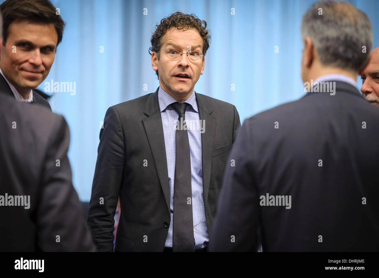 Bruxelles, BXL, Belgio. Xiv Nov, 2013. Il presidente dell'eurogruppo e il ministro delle Finanze olandese Jeroen Dijsselbloem (C ) all'inizio dell'Eurogruppo incontro presso la sede centrale dell'UE a Bruxelles in Belgio su 14.11.2013 Dijsselbloem detta prima di un Unione europea Consiglio ECOFIN che la Spagna ha ''ruotata di un angolo'' ed è in via di recupero dopo due anni di recessione. da Wiktor Dabkowski Credito: Wiktor Dabkowski/ZUMAPRESS.com/Alamy Live News Foto Stock